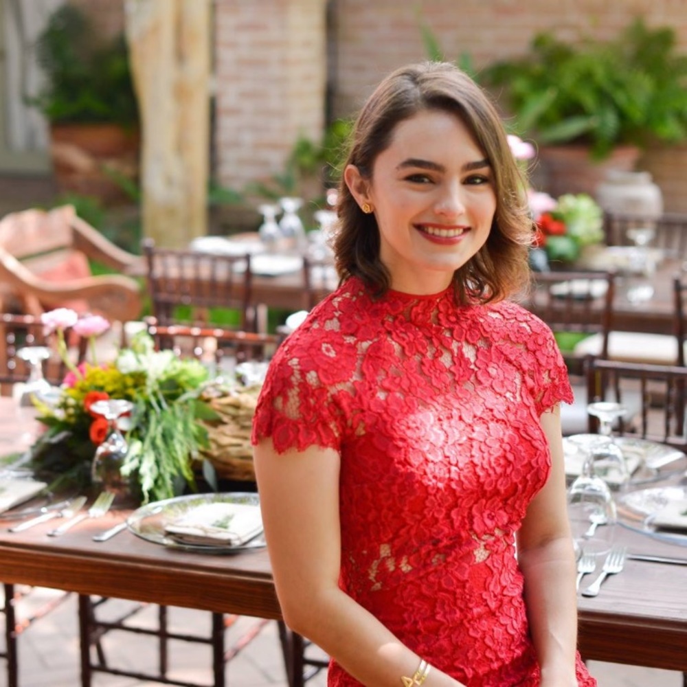 Meet your Posher, Alma